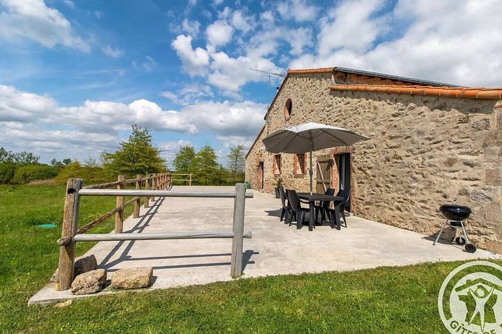 Gîte pour 4 personnes, avec terrasse, animaux acceptés
