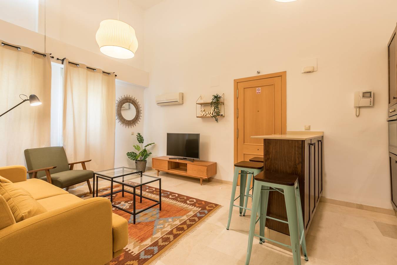 Ganze Wohnung, Ferienwohnung 'Dumonde' mit Wi-Fi und Klimaanlage in Casco Antiguo, Sevilla