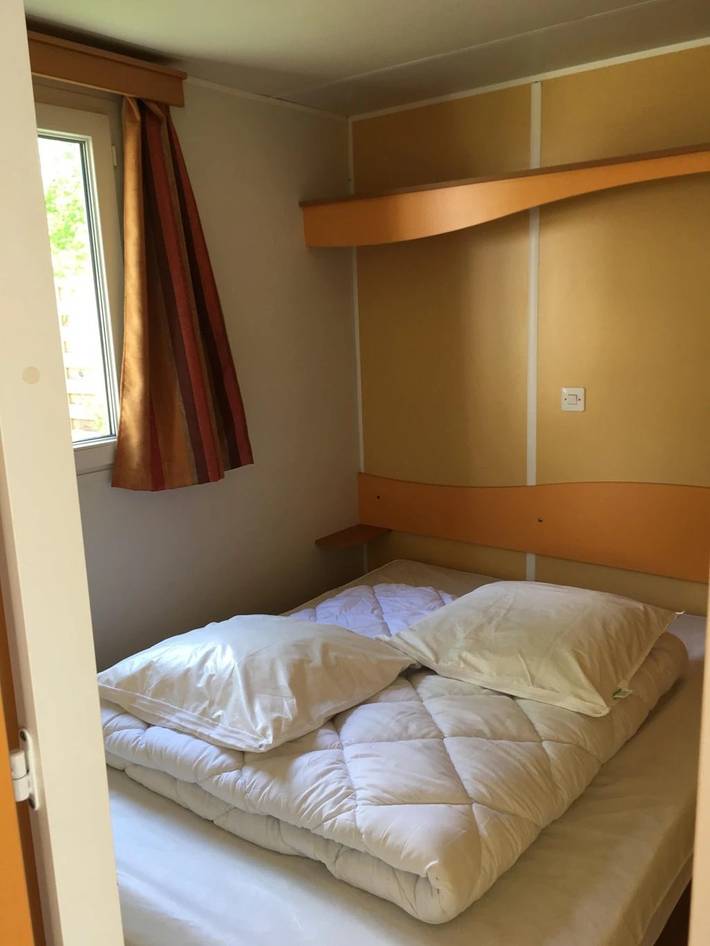 Mobil home pour 3 personnes, avec jacuzzi ainsi que sauna et bassin pour enfant à Thiviers - 4