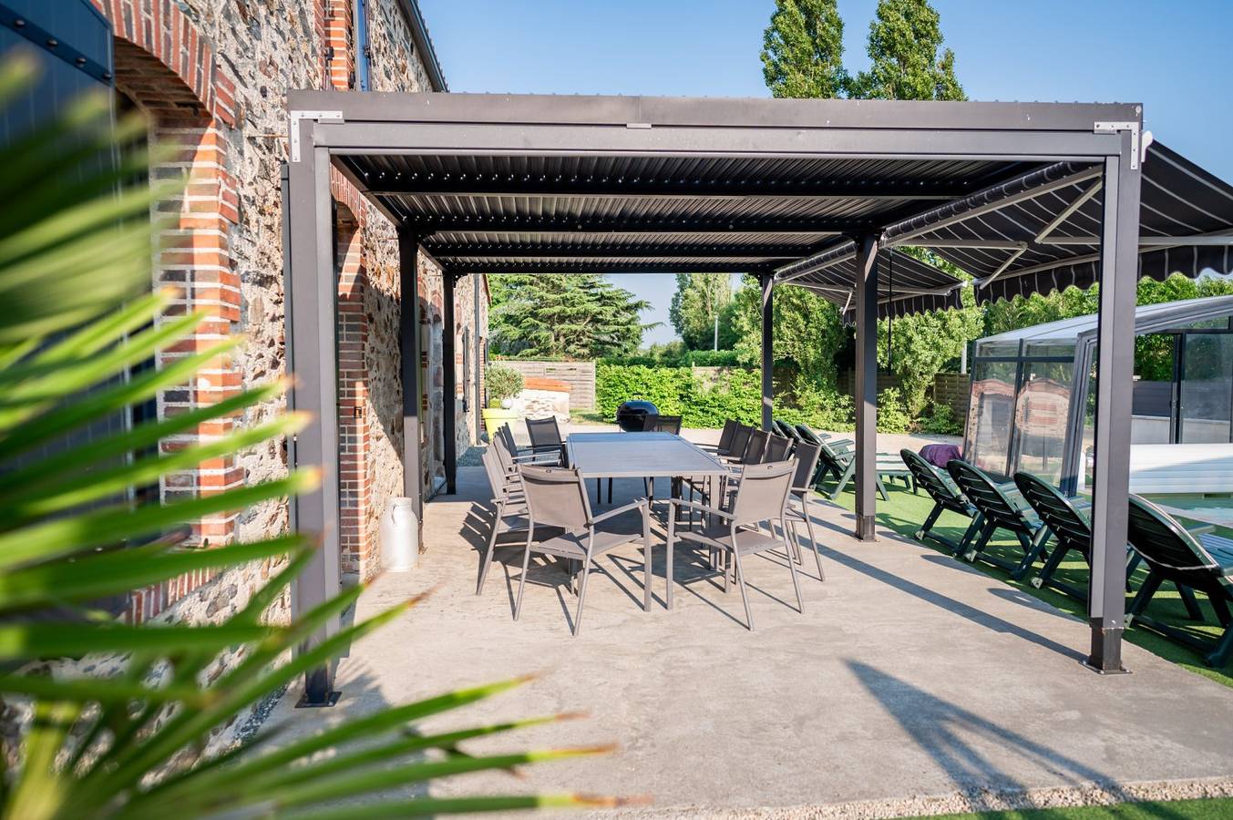 Grand gîte, piscine couverte chauffée, spa in Saint-Denis-la-Chevasse, Vallée de la Loire