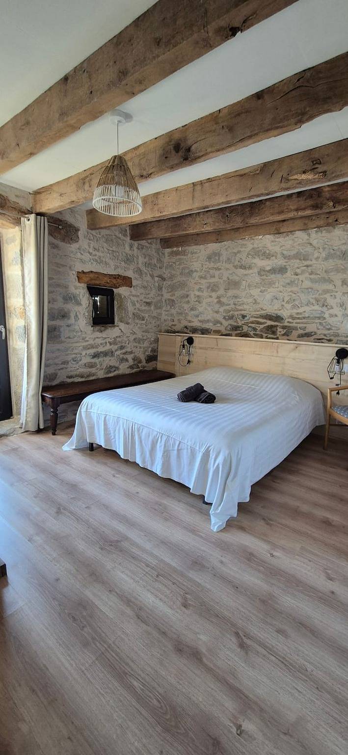 La grange de Thégra, climatisation, 3 chambres et une mezzanine in Thégra, Massif central