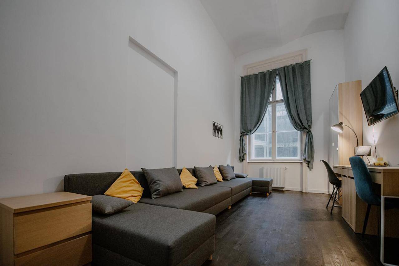 Cały apartament, Piotrkowska 77 4 separete Bedrooms 4 osobne pokoje z osobna łazienką i kuchnią na korytarzu in Łódź, Województwo łódzkie