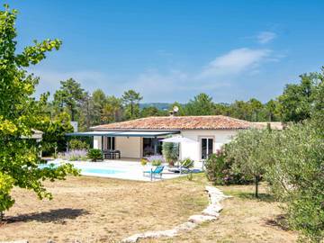 Gîte pour 6 personnes, avec jardin et terrasse à Callian