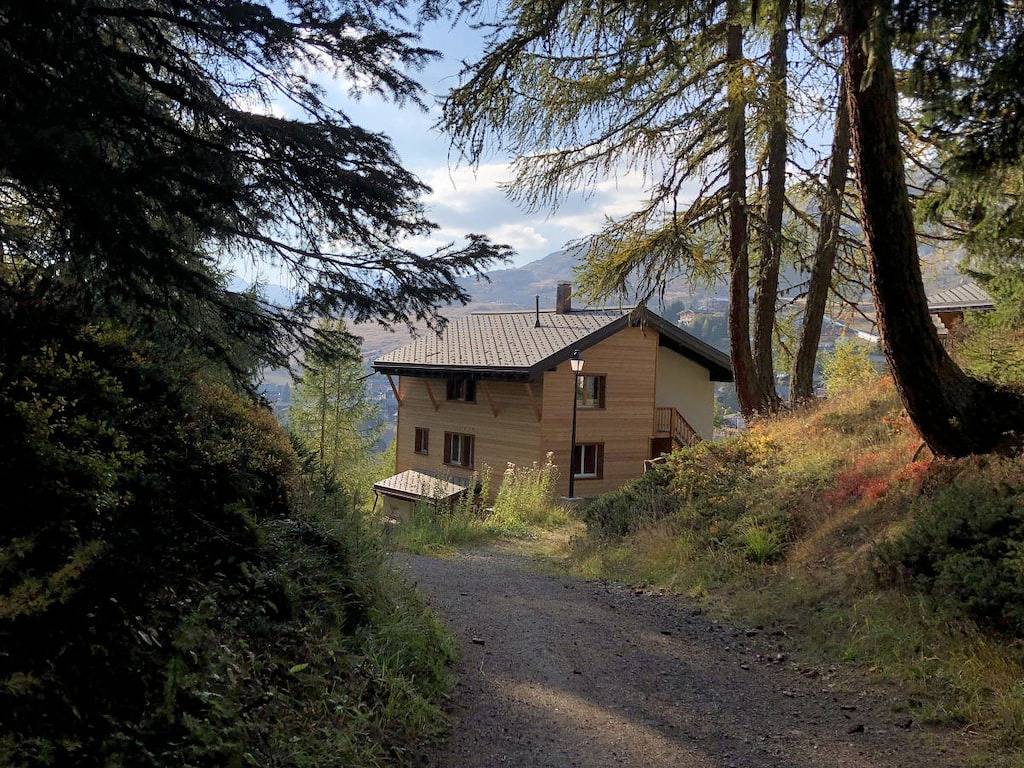 Am Waldrand im Chalet Tilly in Betten, Aletsch Arena