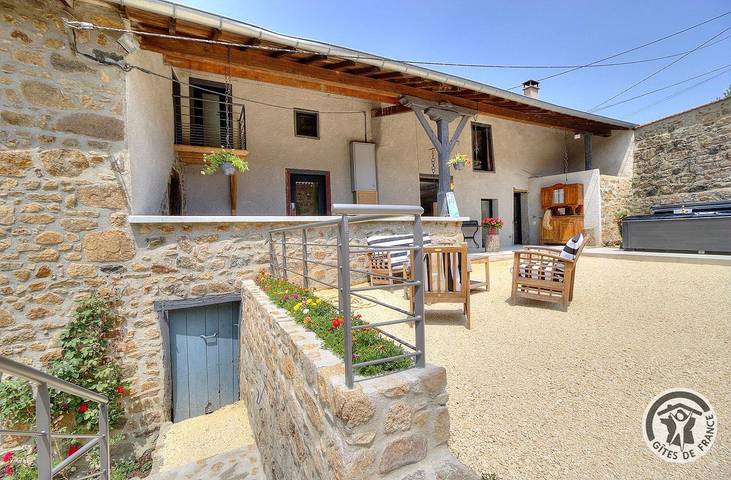 Gîte pour 15 personnes, avec Balcon et Terrasse ainsi que Jardin et Vue