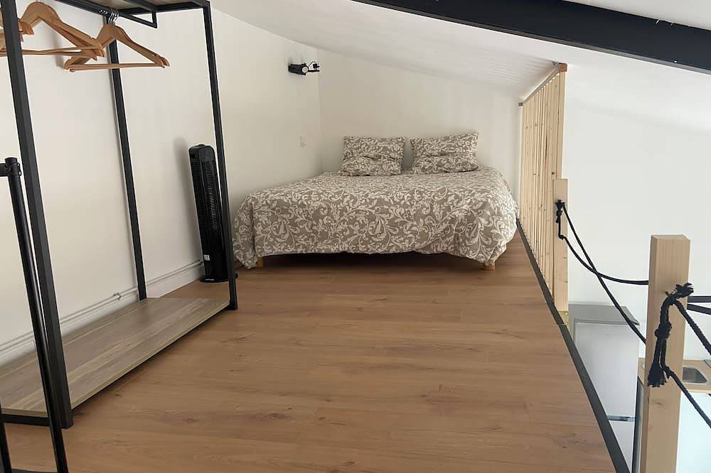 Entire apartment, Dépendance Avec Jacuzzi, vue Panoramique sur Lanse du Ranquet et Plage à Pied ! in Istres, Istres region
