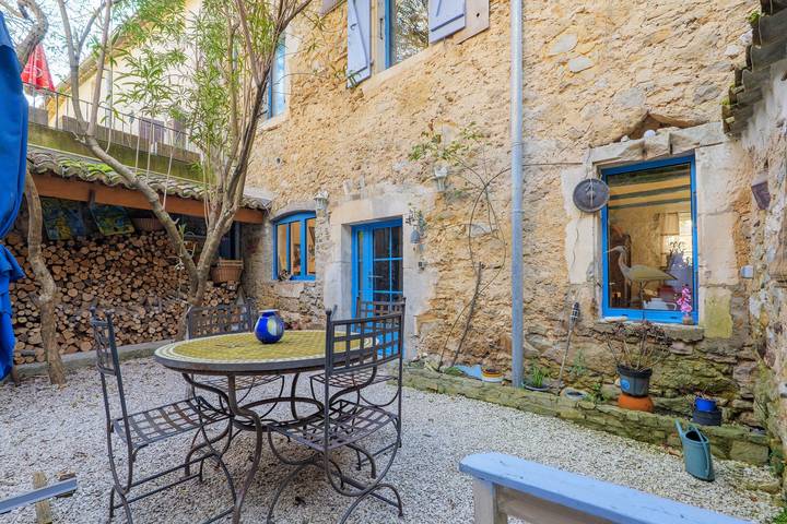 Habitación de huéspedes «Chambre Bleu» con jardín compartido y Wi-Fi in Lagorce, Ardèche