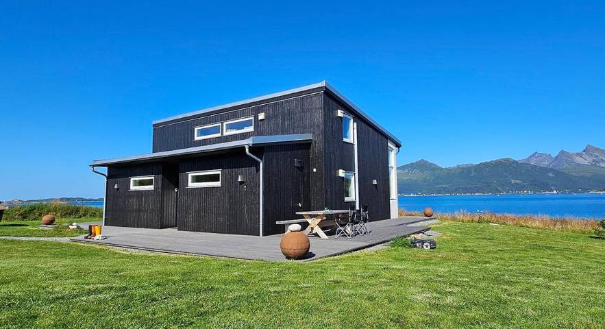 Location de vacances pour 4 personnes, avec terrasse ainsi que vue et jardin dans Berg (Norvège)