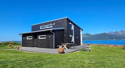 Ferienhaus für 4 Personen, mit Ausblick und Terrasse sowie Garten in Senja