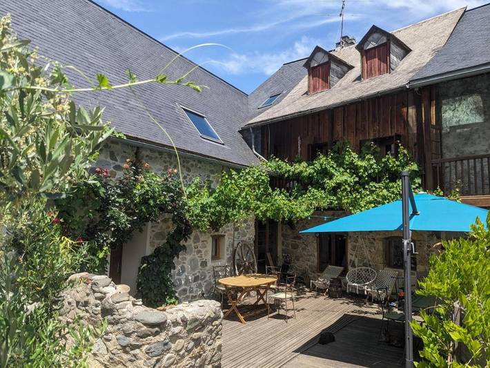 Chambre d’hôte pour 5 personnes, avec vue ainsi que jardin et piscine dans l' Ariège