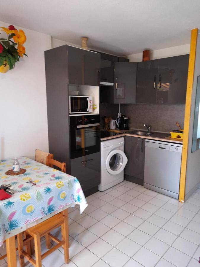 Appartement entier, One-Bedroom Apartment in Frontignan, Côte méditerranéenne (France)