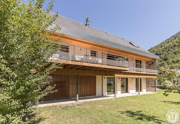 Gîte pour 10 personnes, avec terrasse et jardin à Saint-Mamet