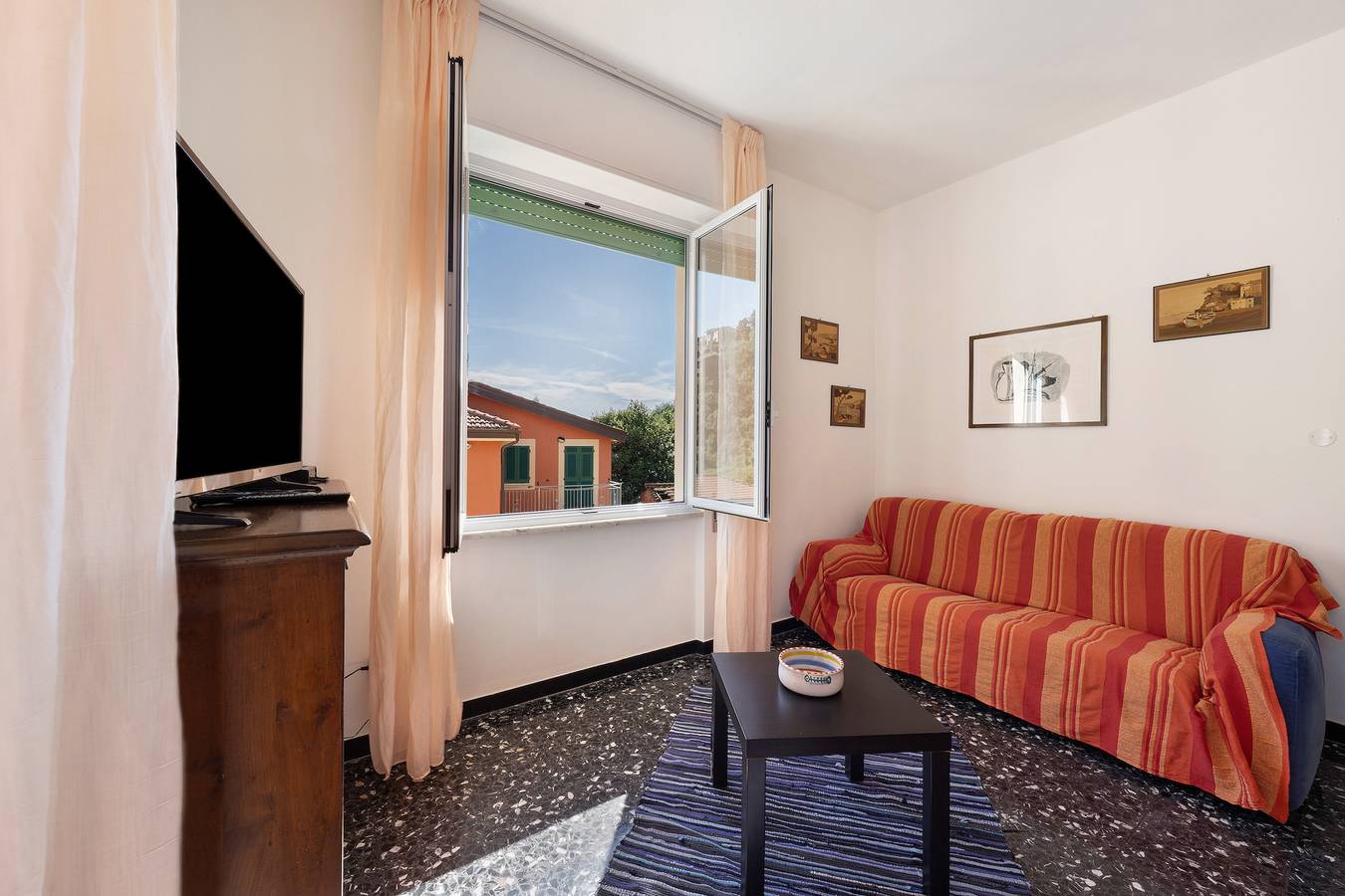 Appartamento intero, Appartamento '6 Posti Letto' con balcone e Wi-Fi in Moneglia, Riviera di Levante