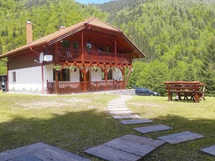 Gîte pour 8 personnes, avec terrasse ainsi que vue et jardin, animaux acceptés