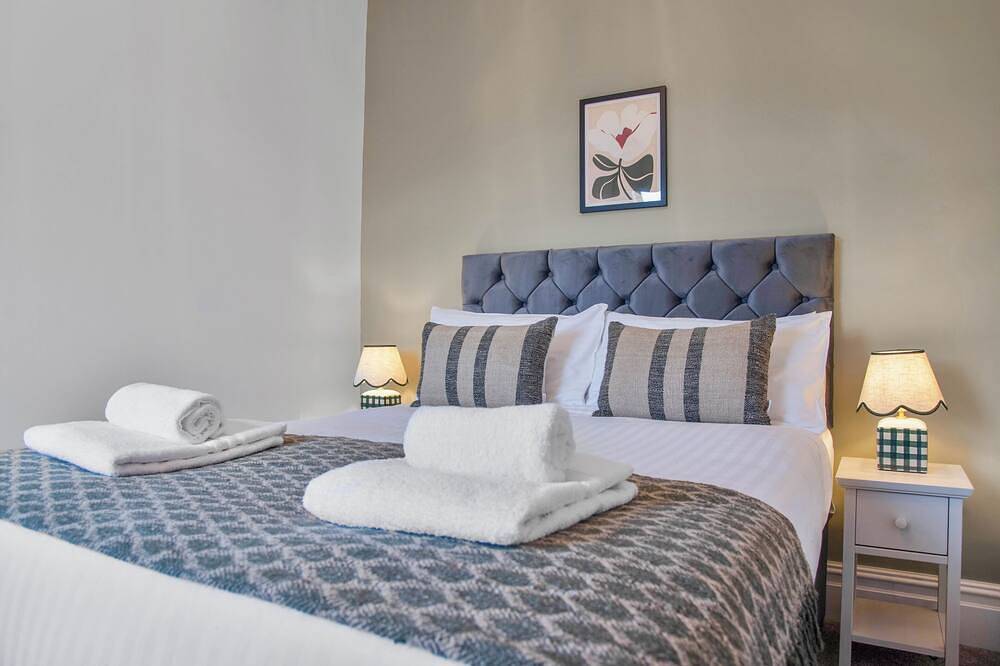 Whiskawayhomes - Sebright Avenue - Luxury home in Worcester, Worcestershire