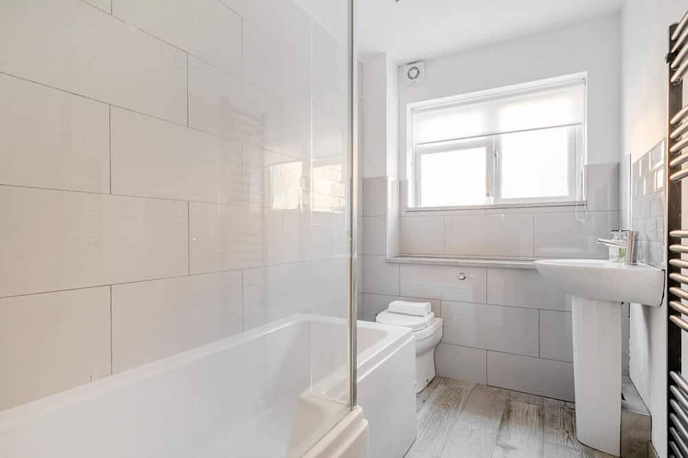 Entire apartment, Bright, spacious 1Bed w/parking | Pass the Keys in Guildford, Surrey