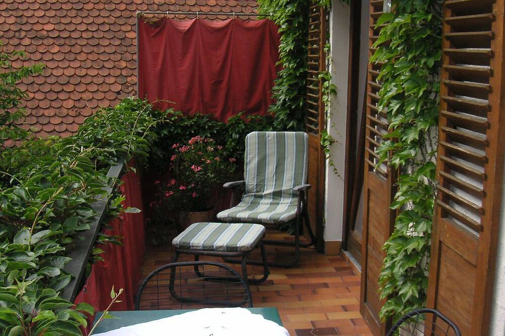 Ganze Wohnung, Stilvolle Ferienwohnung  auf einem fränkischen Obst- und Brennereihof in Leutenbach, Fränkische Schweiz