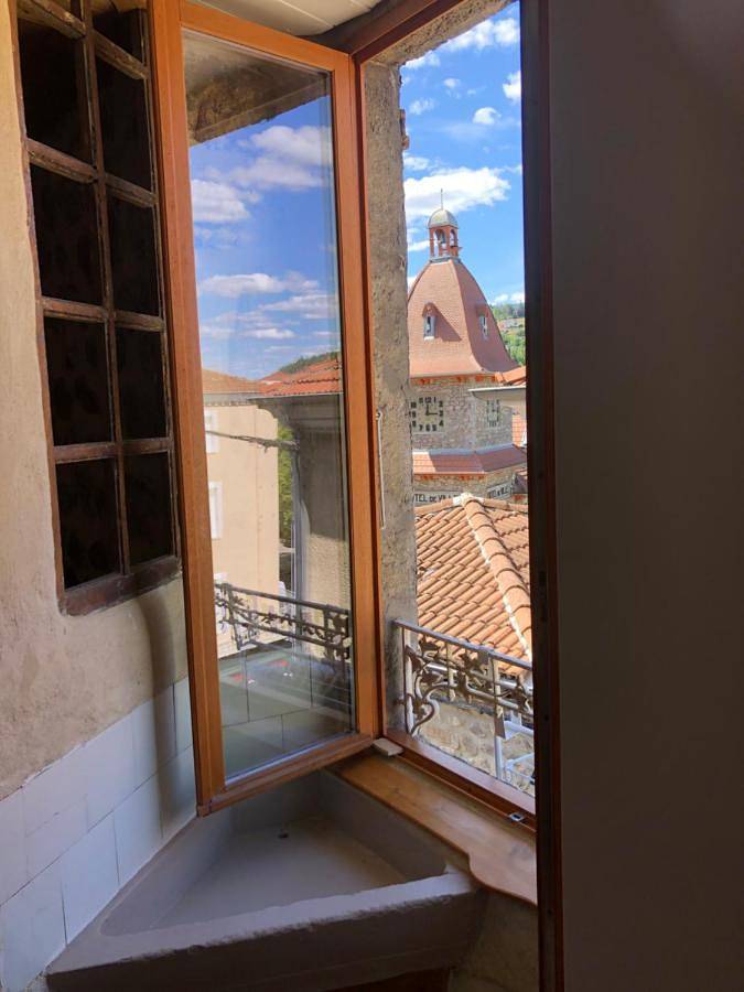 Location de vacances pour 6 personnes, avec Balcon à Lamastre