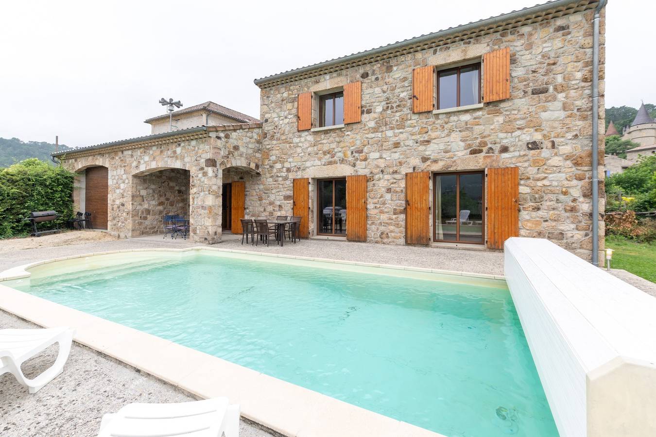 Maison de vacances 'Les Sources Gîte Les Pêchers' avec piscine privée, rivière à 100m in Chambonas, Parc naturel régional des Monts d'Ardèche