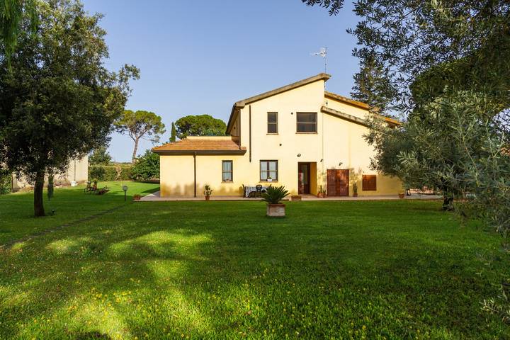 Appartamento "Alba" in Maremma con terrazza, piscina all'aperto e Wi-Fi in Roccastrada, Provincia di Grosseto
