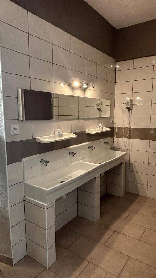 Gîte pour 30 personnes, avec jacuzzi ainsi que piscine et jardin à Saint-Just-de-Claix - 3