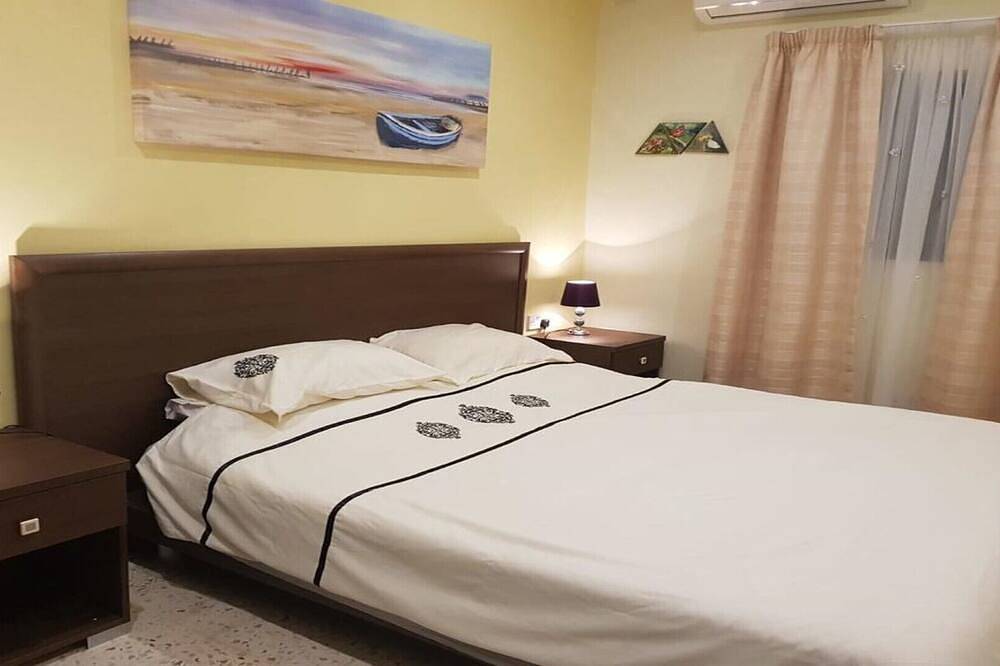 Ganze Wohnung, Merhba Beach Front Ecke Wohnung. in Marsalforn, Zebbug