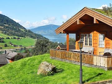 Feriehus for 5 personer, med terrasse i Olden