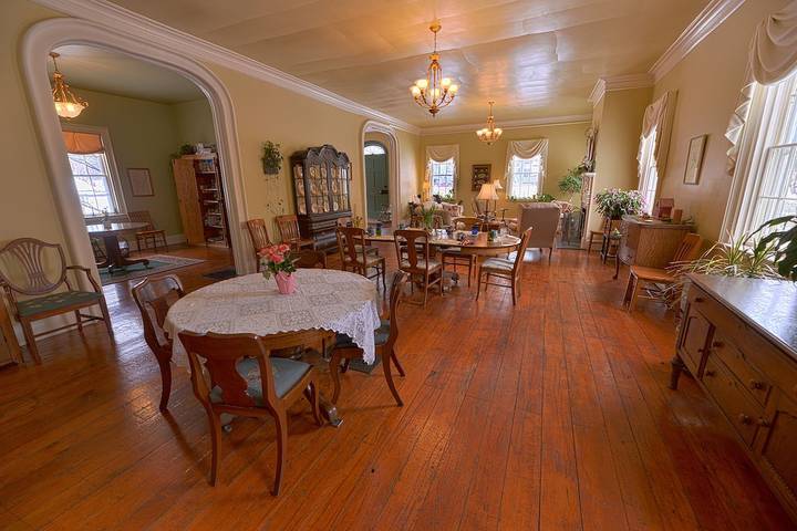 Vacation rental for 2 people, with yard in Finger Lakes