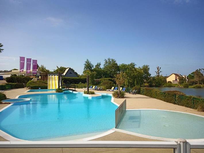 Location de vacances pour 8 personnes, avec piscine et jardin à Saint-Symphorien-le-Valois