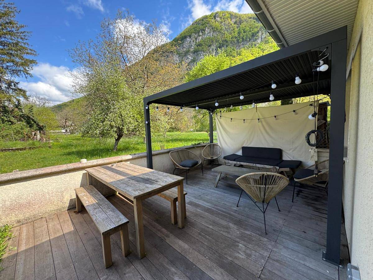 Appartement entier, Maisonnette avec terrasse et jardin in Doussard, Parc naturel régional du Massif des Bauges