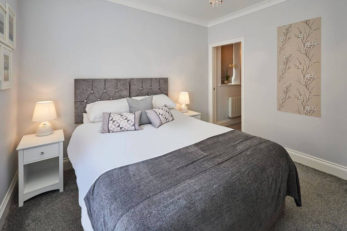 Entire apartment, Host Stay Brooklands Timeless in Scarborough, North York Moors National Park