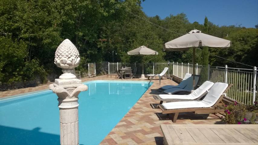 Ferienwohnung für 7 Personen, mit Balkon und Terrasse sowie Garten und Pool