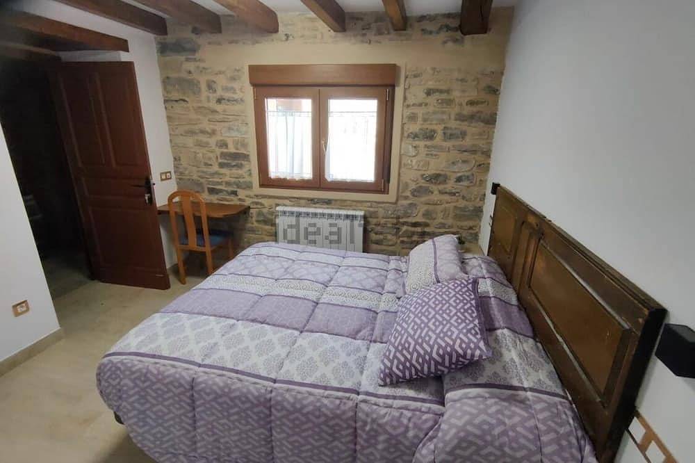 Entire apartment, 2 bedroom apartment near ski Panticosa Formigal Pyrenees Aragon in Sabiñánigo, Spanish Pyrenees
