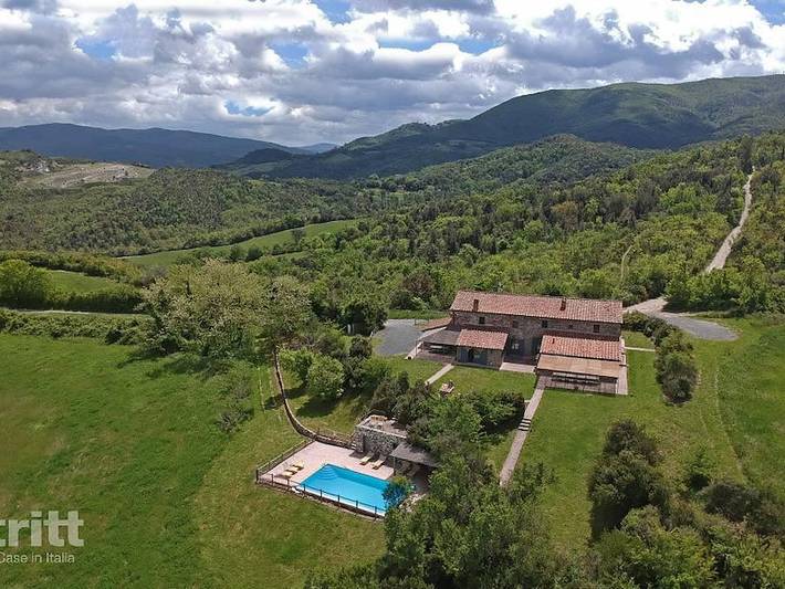 Casa vacanza per 18 persone, con terrazza e balcone/terrazza nonché piscina a Guardistallo
