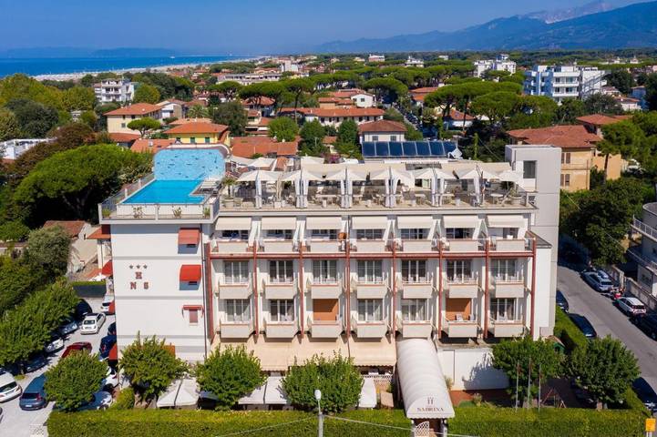 Hotel für 2 Personen, mit Whirlpool und Terrasse sowie Garten und Kinderpool in Marina di Pietrasanta