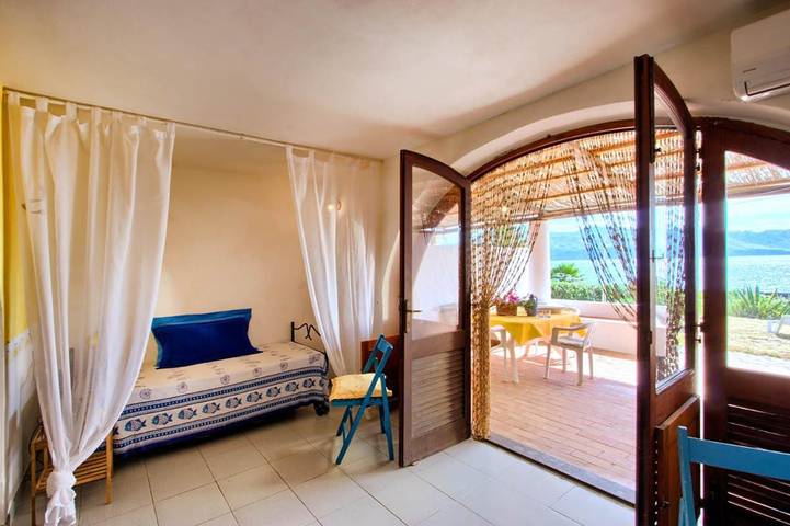 Gîte pour 5 personnes, avec vue sur le lac ainsi que jardin et vue, animaux acceptés à Santa Marina Salina - 4