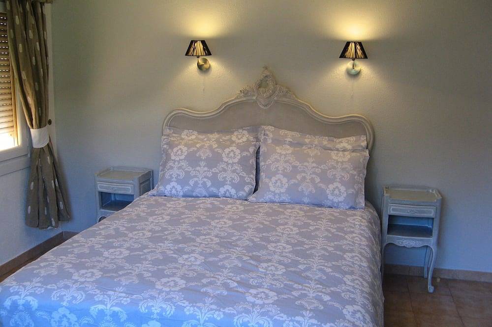 Villa Zelda Large 3bed 100m².Stylish French Decor.Pool & Garden.Amenities nearby in Roquefort-les-Pins, Région de Cannes