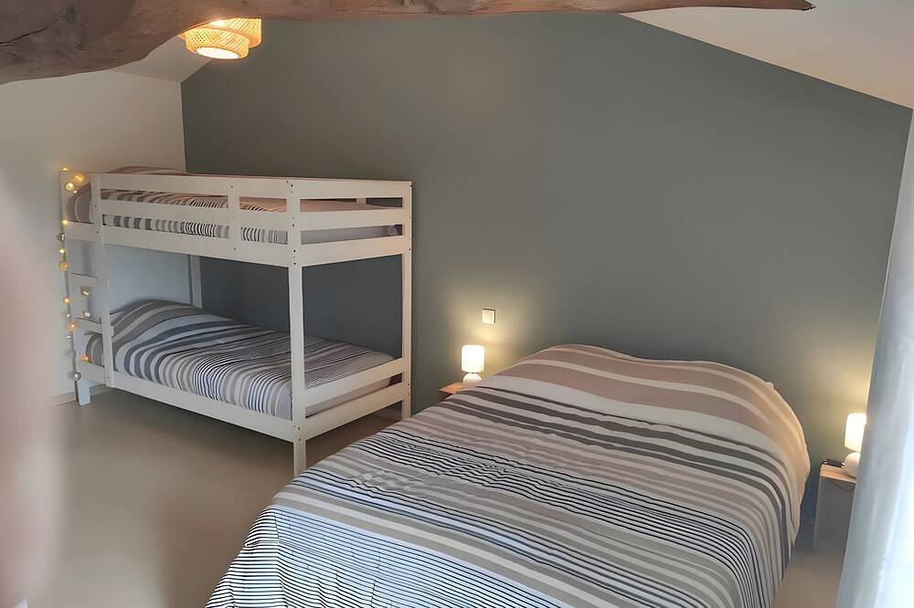 Le Hameau de L'artiste - Le Refuge, 14 pers piscine, extension possible 8 pers avec le gite Le Havre in Montournais, Fontenay-le-Comte
