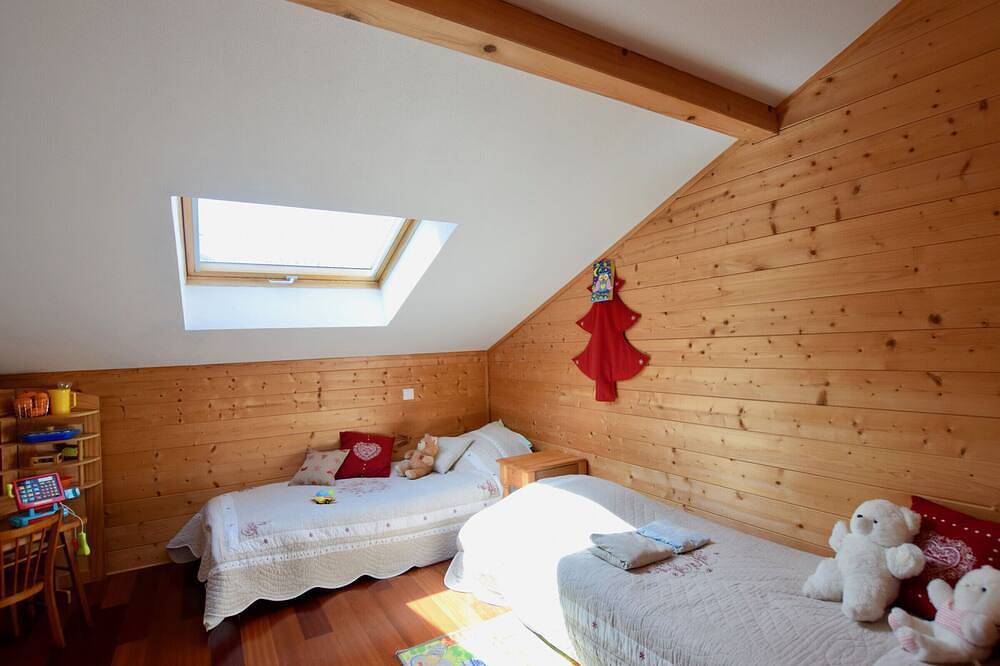 Encantadora casa familiar, se admiten mascotas, estacionamiento, calefacción por suelo, estufa in Saint-Paul-en-Chablais, Thonon-les-Bains region