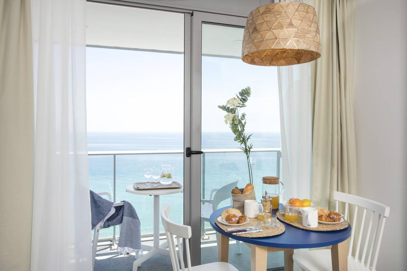 Entire studio, Studio Standard Blanes Playa 2p balcon in Els Pins Blanes, Blanes