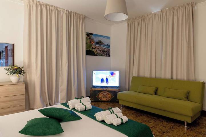Appartamento intero, [Taormina Matthome] 850m dal centro | Parcheggio esterno | Wi-Fi | Vista mare in Taormina, Provincia di Messina