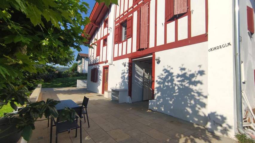 Location de vacances pour 3 personnes, avec jardin et vue, animaux acceptés à Saint-Pée-sur-Nivelle