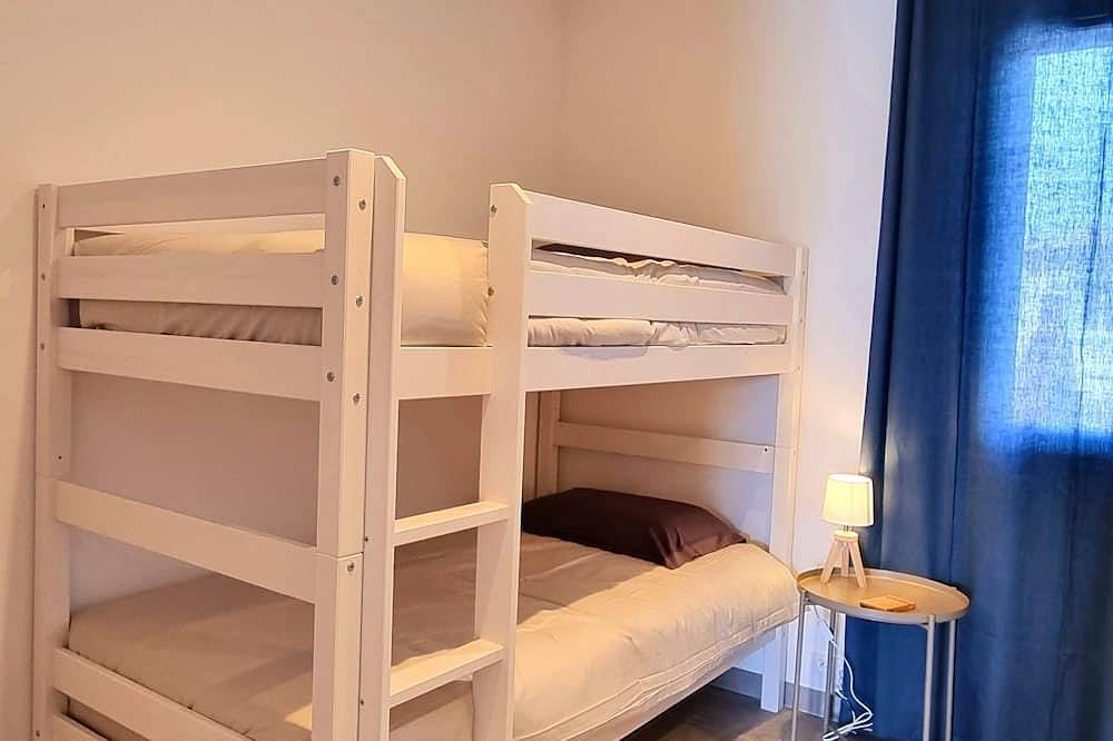 Goudargues Villa Hestia, villa avec piscine à 300m du centre, parking privé. in Goudargues, Région de Nîmes