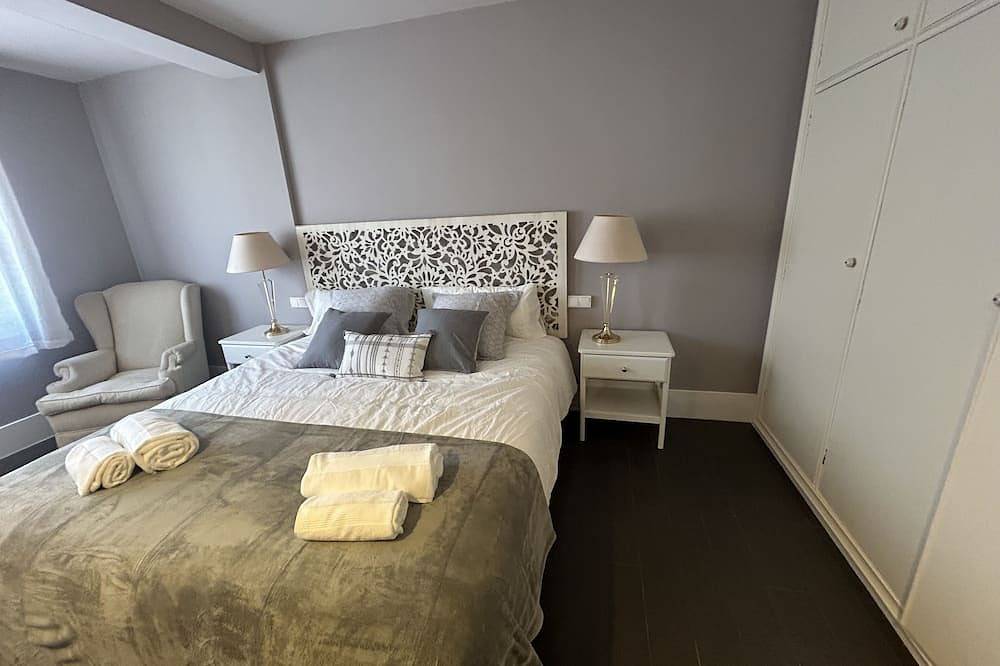 Apartamento entero, Aparta 4 habitaciones Terrassa centro, parking in Tarrasa, Interior de Barcelona