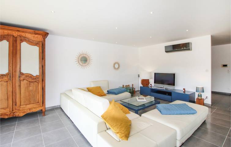 Location de vacances pour 13 personnes, avec terrasse ainsi que piscine et jardin à Montélimar - 4