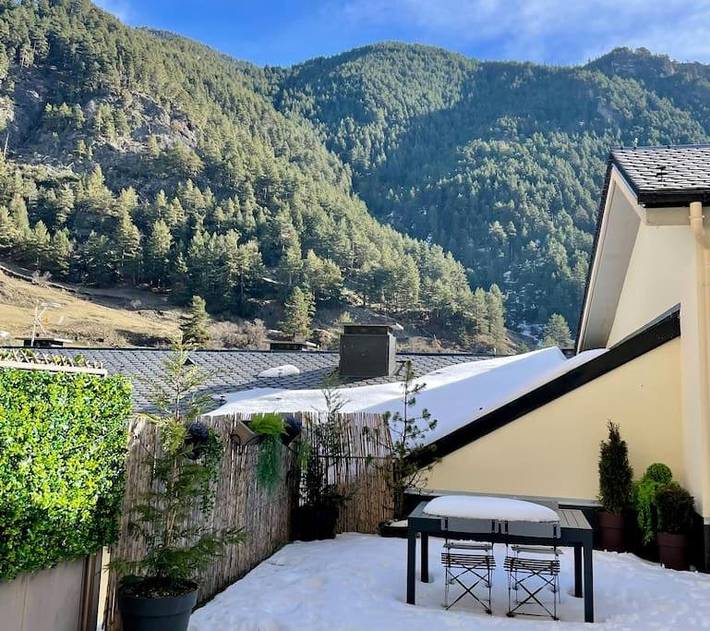 Gîte pour 2 personnes, avec vue et jardin dans Arinsal