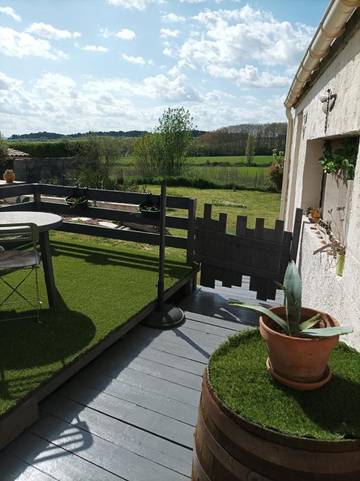 Gîte pour 2 personnes, avec vue et terrasse à Villemoustaussou