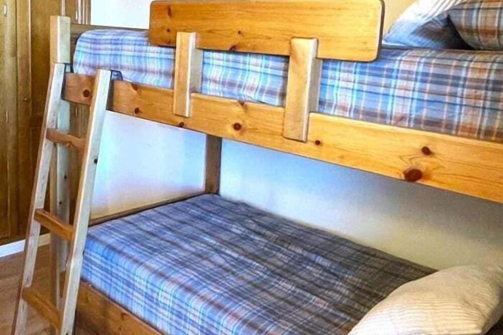 Apartamento entero, Planta Baja 2 hab. con Piscina, Pádel, Chimenea y Jardín Privado in Angoustrine-Villeneuve-des-Escaldes, Parque Natural Regional de los Pirineos Catalanes