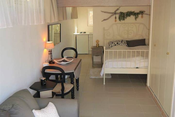 Ganze Wohnung, Charmantes, freistehendes Studio mit eigenem Aussenbereich in Mougins, Mittelmeerküste (Frankreich)