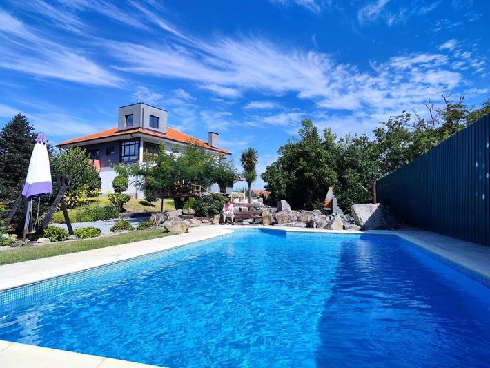 Location de vacances pour 10 personnes, avec piscine et jardin dans Tarouca